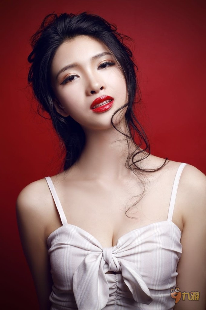 孔令君ChinaJoy九游美女烈焰红唇诱惑难挡_九游手机游戏