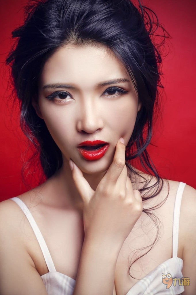孔令君ChinaJoy九游美女烈焰红唇诱惑难挡_九游手机游戏