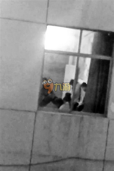 甘肃男老师殴打7名女生视频曝光 脚踢学生原因