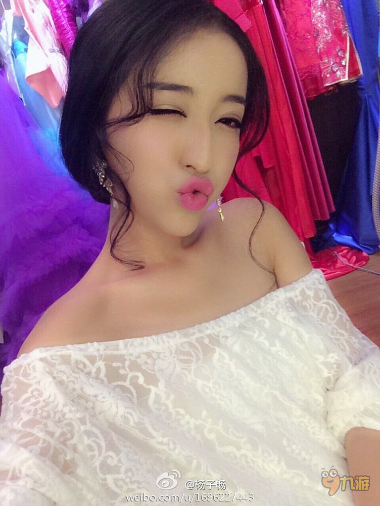 chinajoy长腿美女uc九游展台杨子畅