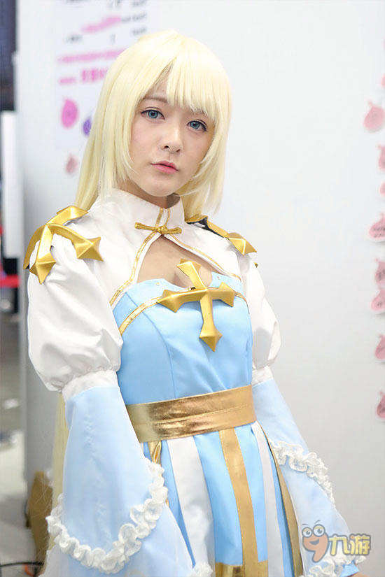 星女郎徐娇驾临心动展台，CosPlay美如画