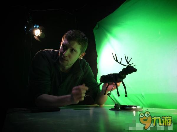 玩转“地狱边境式”黑白剪影风,手工制作的潜行解谜游戏《麋鹿》惊艳曝光!