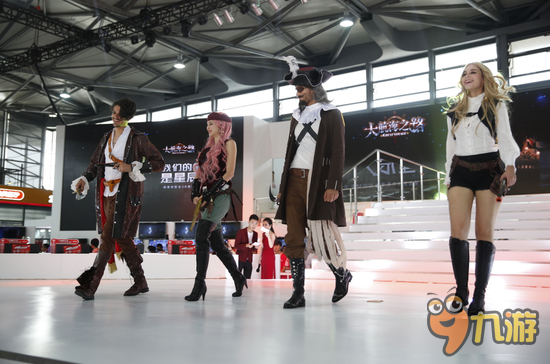 超模COSER引燃全场《大航海之路》CJ首秀火爆
