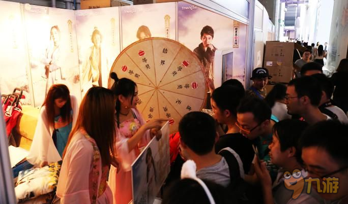 仙侠Showgirl被“挤爆” 游客：VR再好也不如真人啊