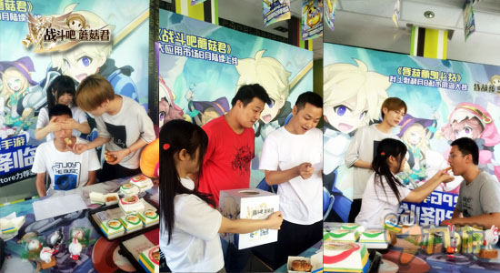 美少女甜蜜喂食《战斗吧蘑菇君》麦当劳主题店探险