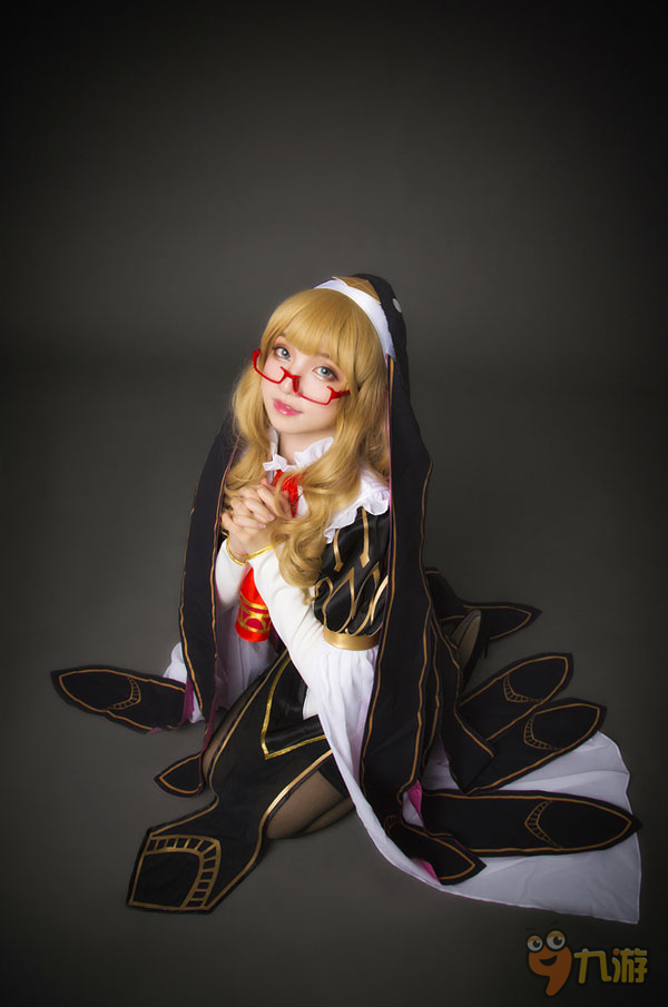 “請……請讓我來治療” 人氣角色芙爾娜神還原COS